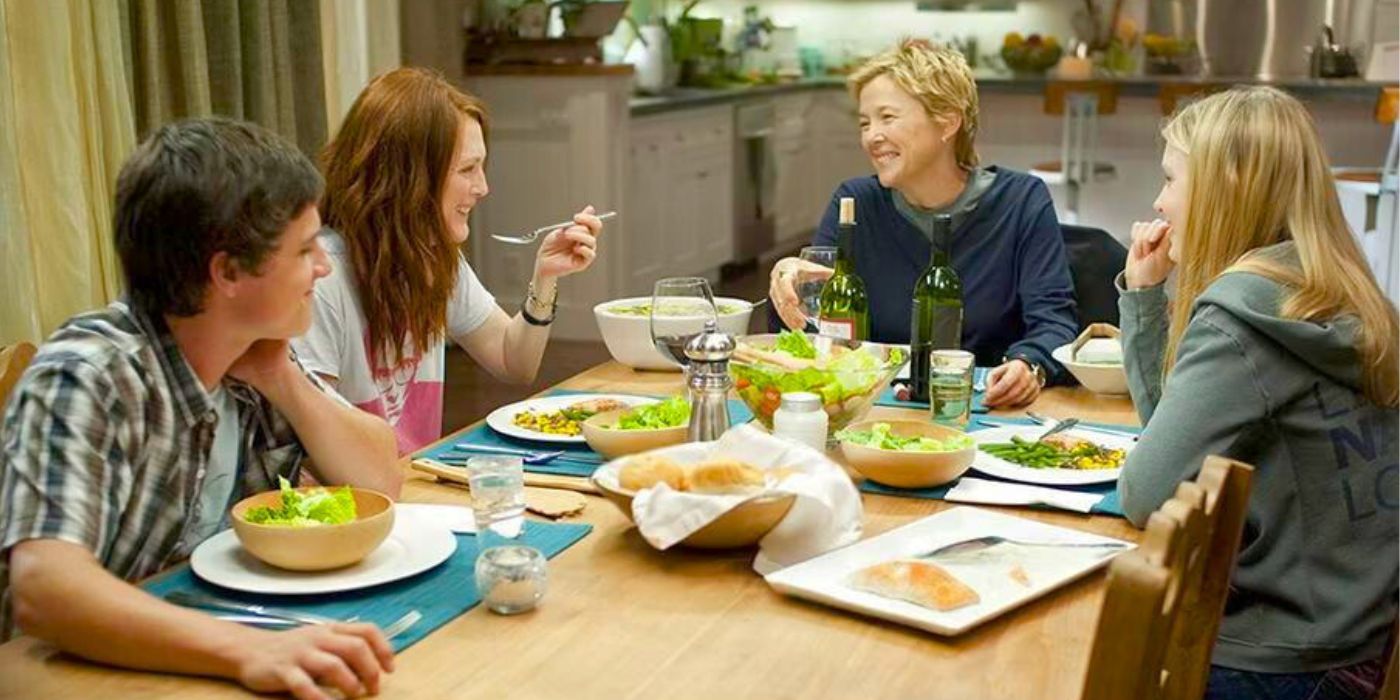 Annette Bening and Julianne Moore at dinner in The Kids Are All Right.