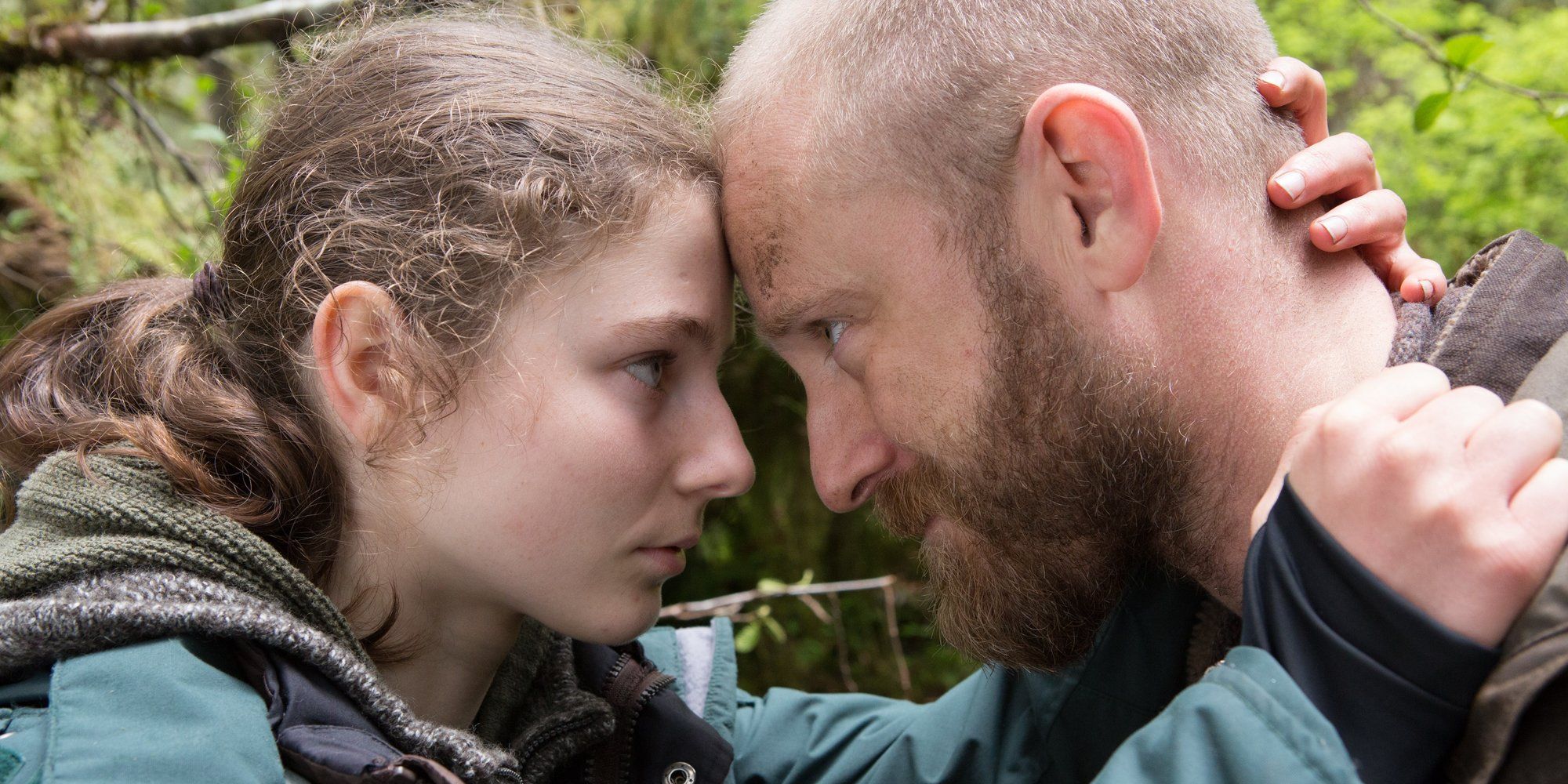 Ben Foster and Thomasin McKenzie forehead to foreahead in Leave no Trace
