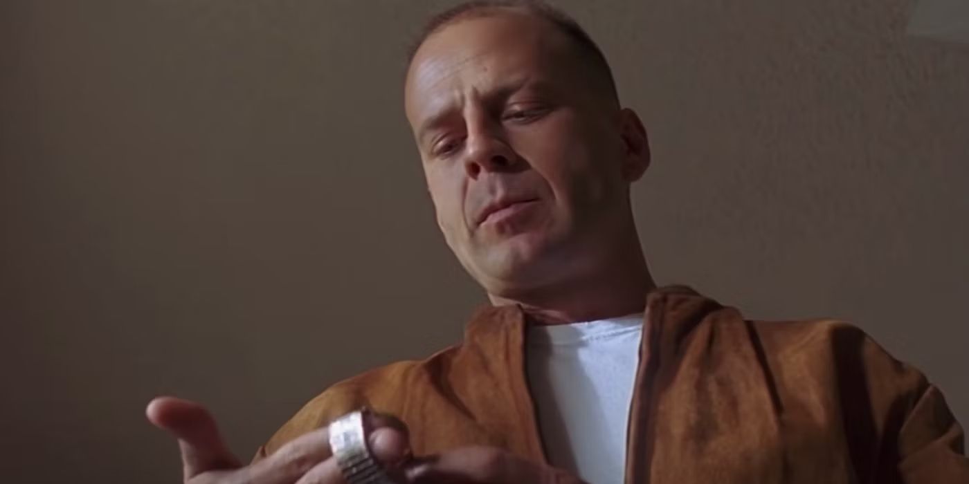 Bruce Willis as Butch holding his watch in Pulp Fiction