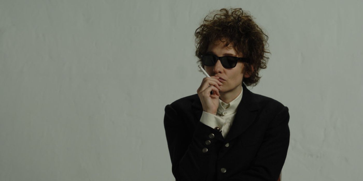 Cate Blanchett as Bob Dylan smoking a cigarette in I&rsquo;m Not There.