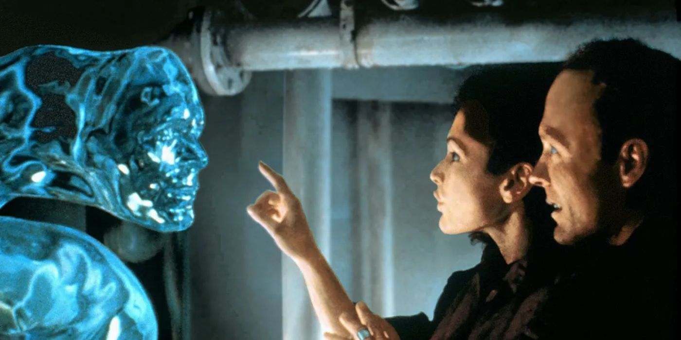 Ed Harris and Mary Elizabeth Mastrantonio communiacting with an underwater alien in the abyss