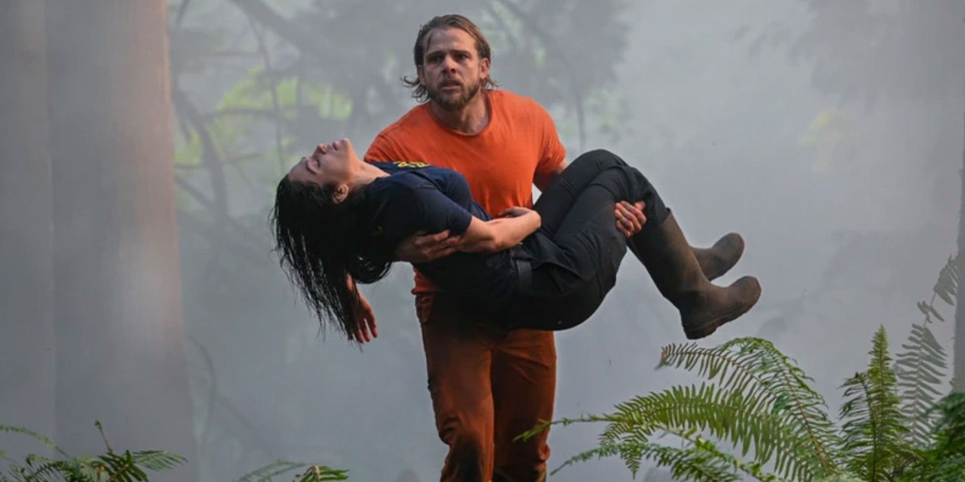 Borde Leone (Max Thieriot) salva a Gabriela Pérez (Stephanie Arcilla) en 