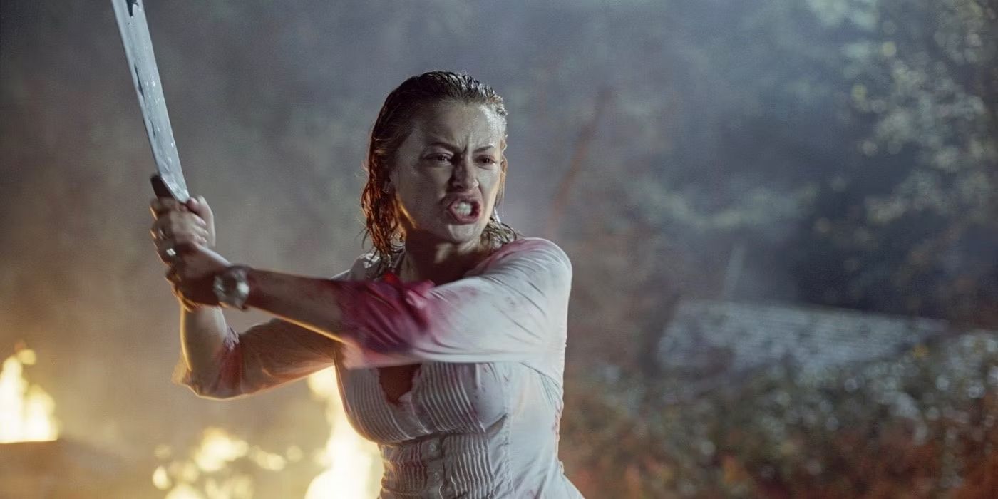 Lori Campbell (Monica Keena) angrily wielding Jason Voorhees's machette in Freddy vs. Jason