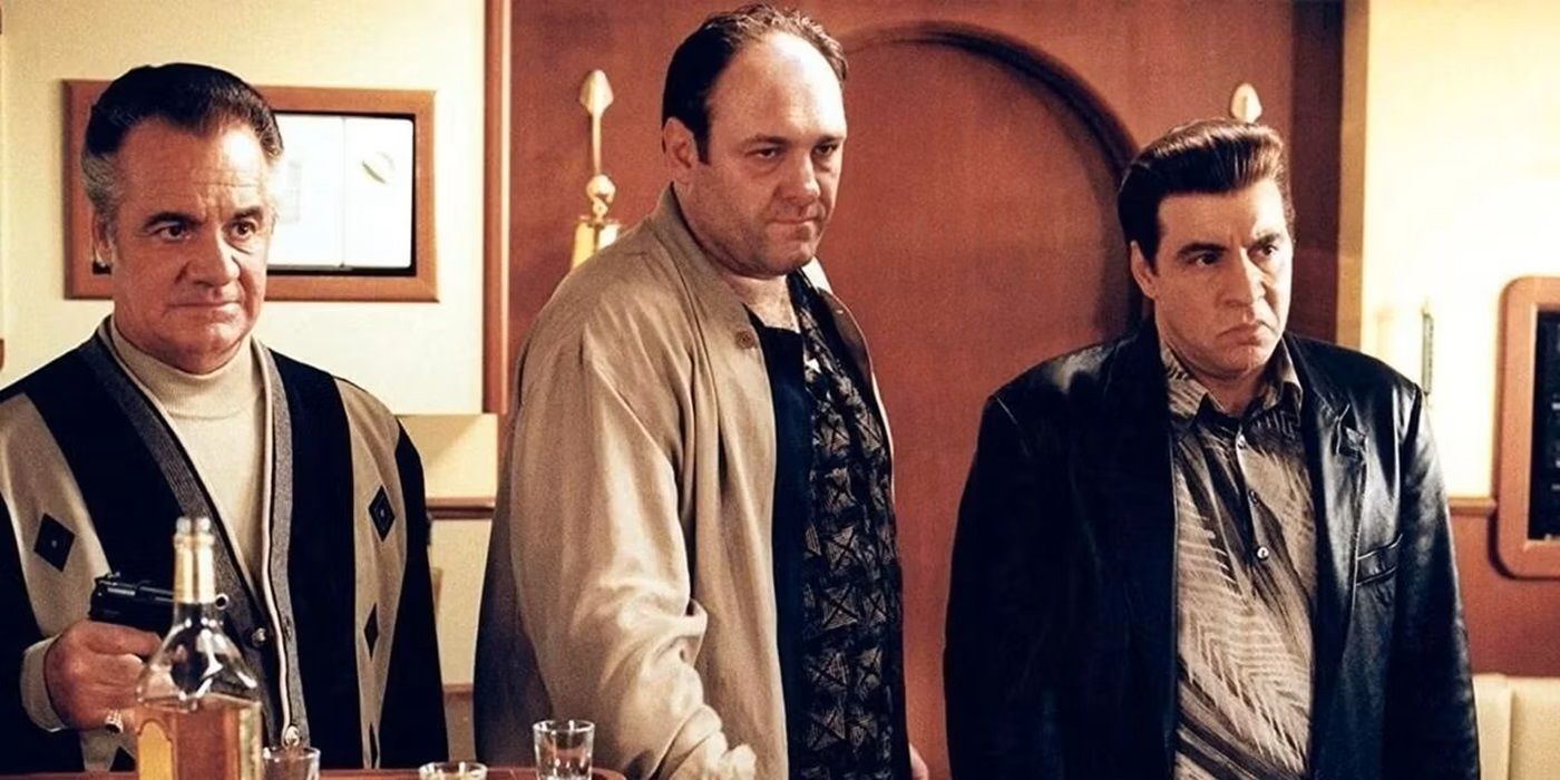 Paulie, Tony y Silvio de pie juntos en un bote en las Sopranos "Casa de diversión" Episodio