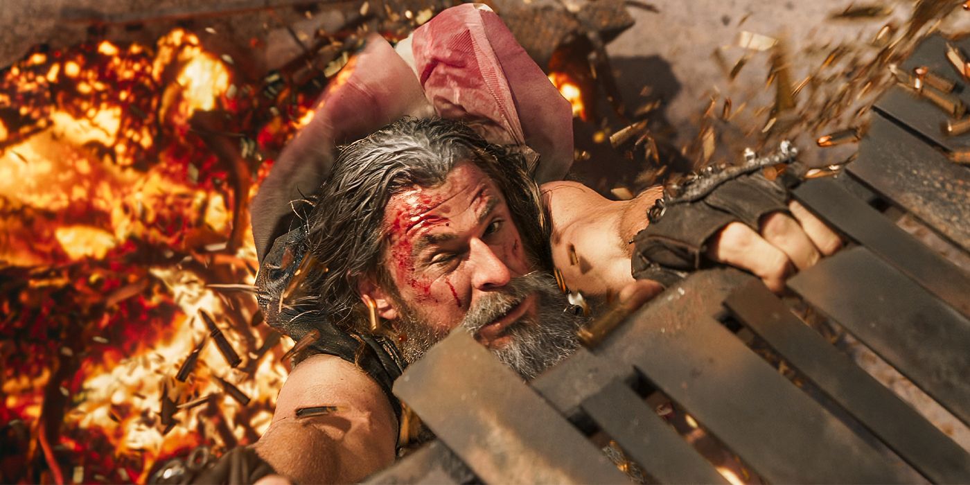 Chris Hemsworth penja sobre una foguera a la punta dels dits a Furiosa: A Mad Max Saga