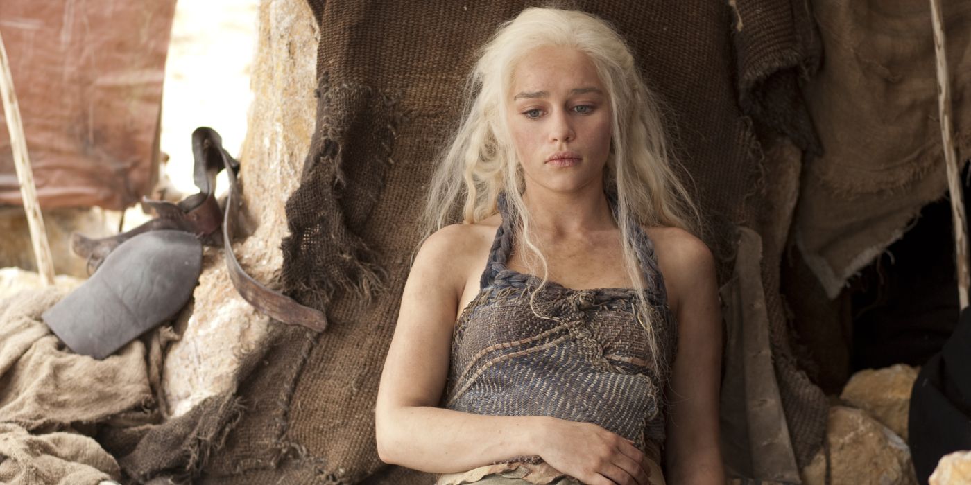 Daenerys Targaryen sits dehydrated and exhausted in 'Game of Thrones'.