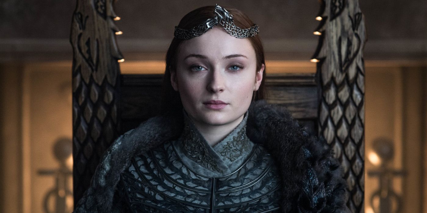 Sansa Stark (Sophie Turner) es coronada Reina del Norte y se sienta en los pasillos de Winterfell.