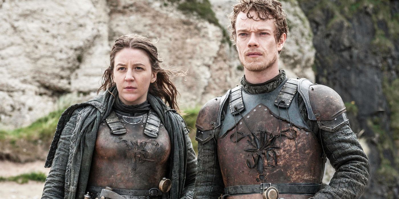 Yara and Theon Greyjoy looking to the distance in Game of Thrones