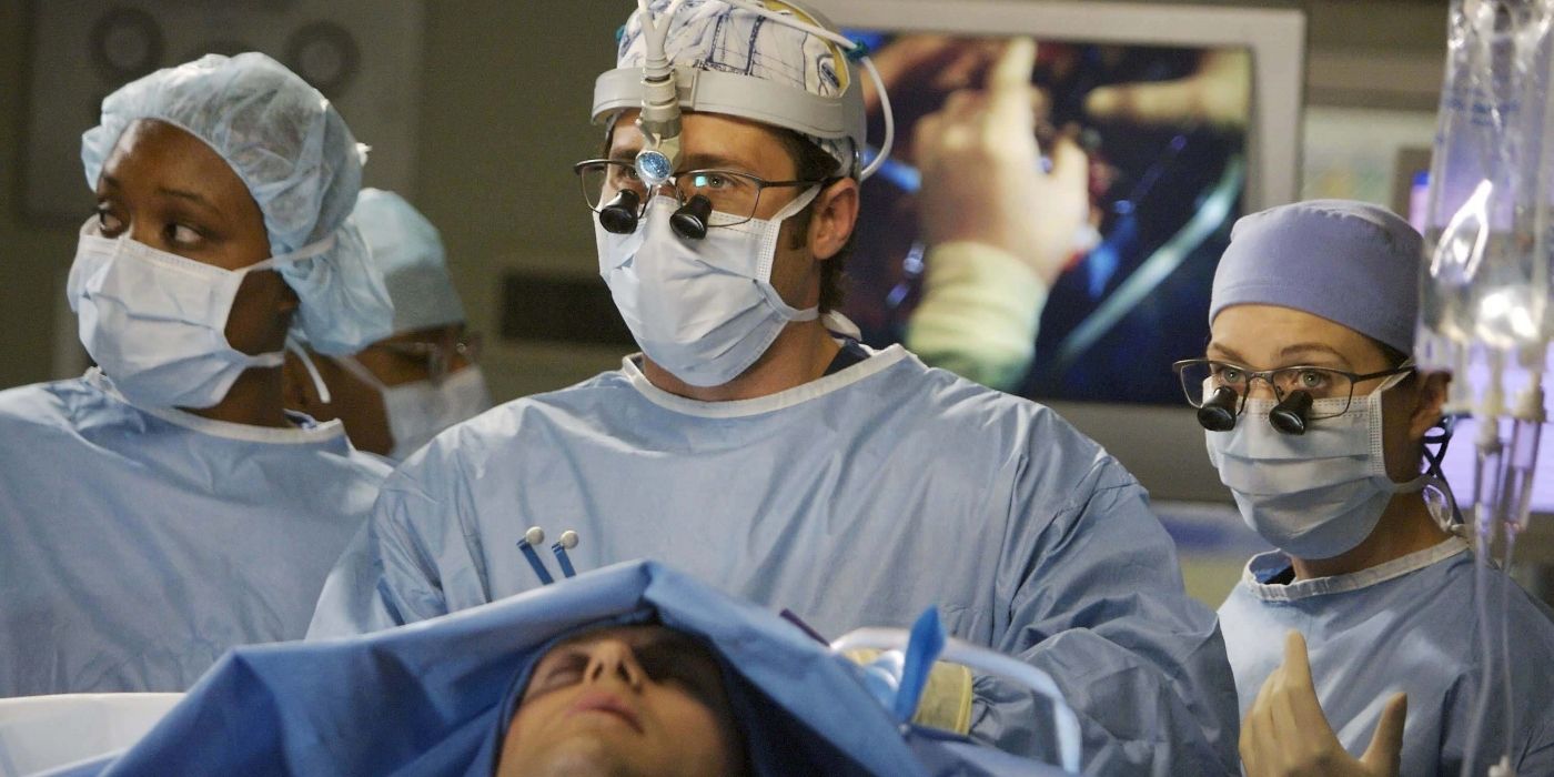 Patrick Dempsey and Ellen Pompeo as Derek Shepherd and Meredith Grey, doing brain surgery in Grey&rsquo;s Anatomy