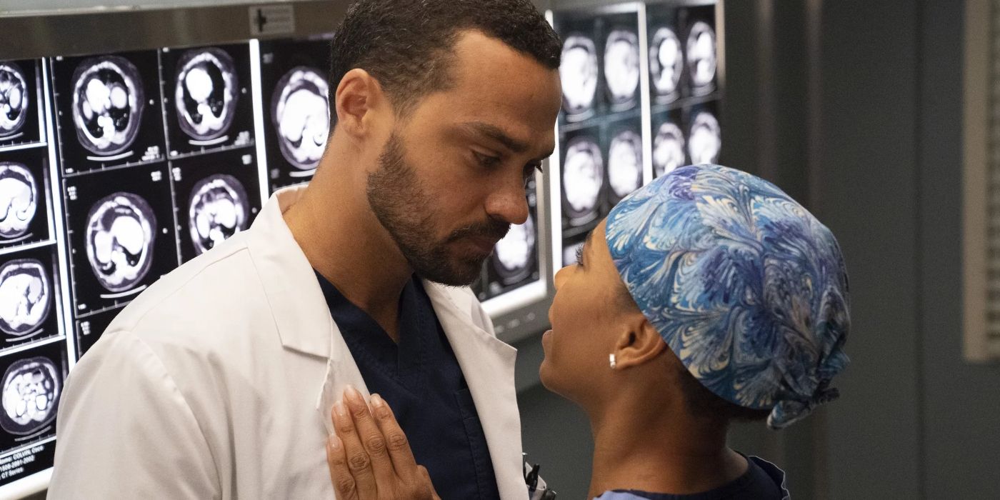 Jesse Williams and Kelly McCreary as Jackson and Maggie talk with x-rays behind them in Grey&rsquo;s Anatomy.