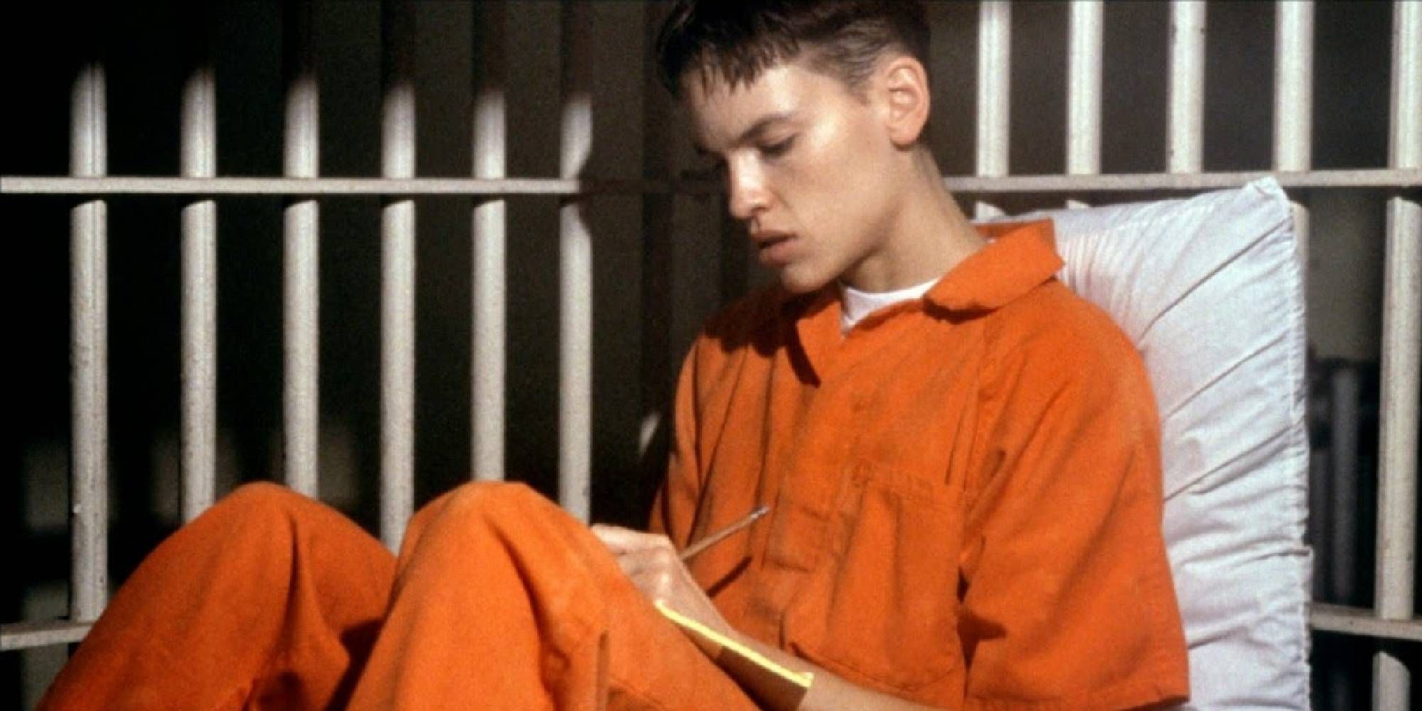 Hilary Swank writing while in jail in Boys Don't Cry