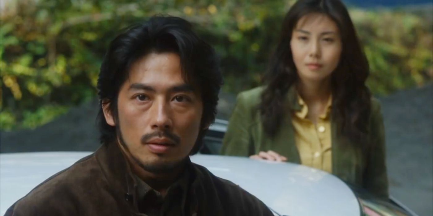 A man and a woman looking ahead in 'Ringu' (1998) (1)