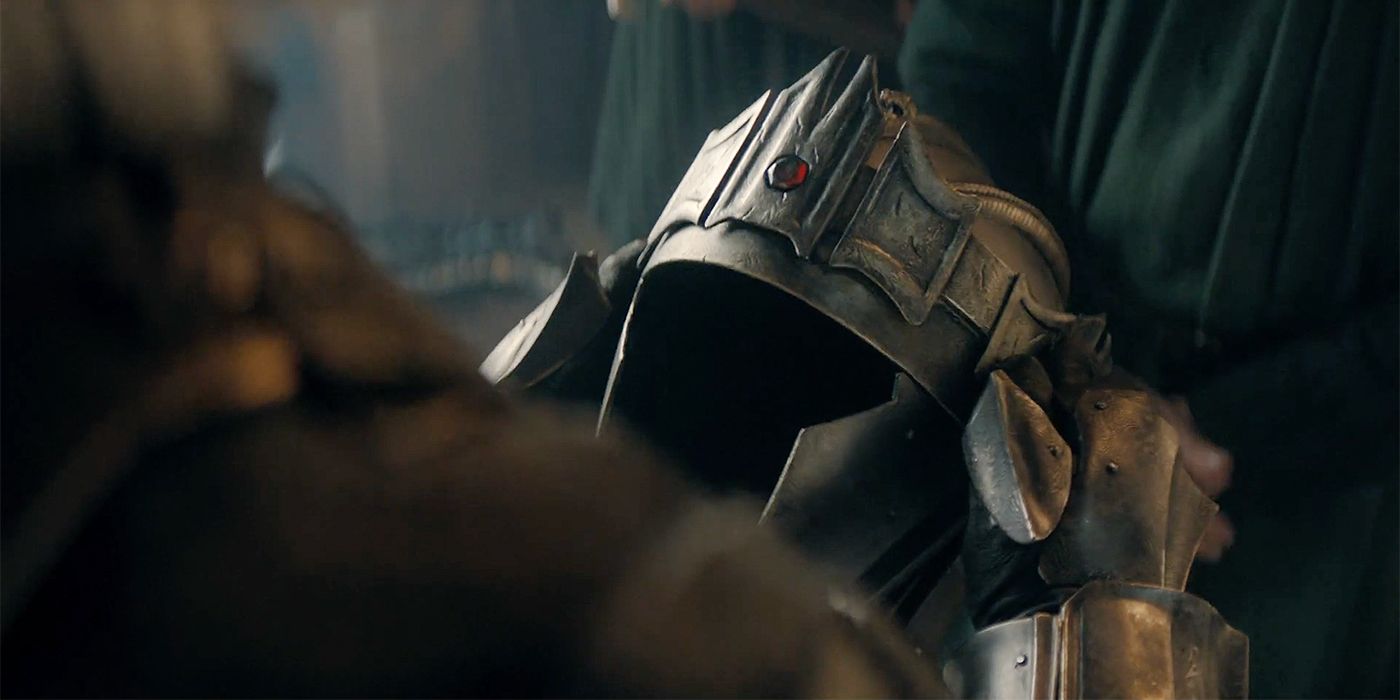 Aegon holding the conqueror&rsquo;s crown in House of the Dragon Season 2