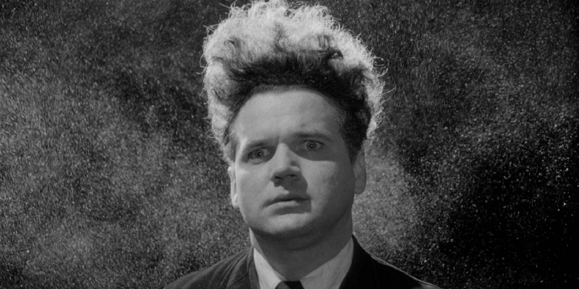 Jack Nance interpreta a Henry en un primer plano en blanco y negro de Eraserhead.