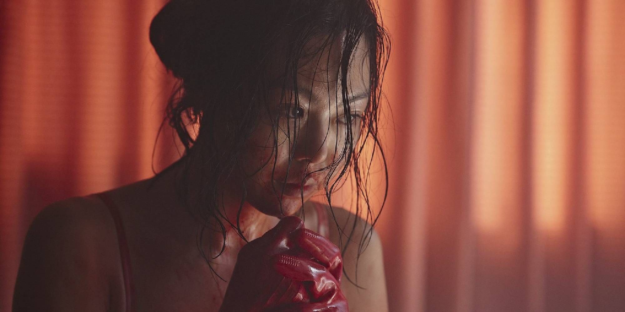 Kim Min-hee with red gloves in Helpless.