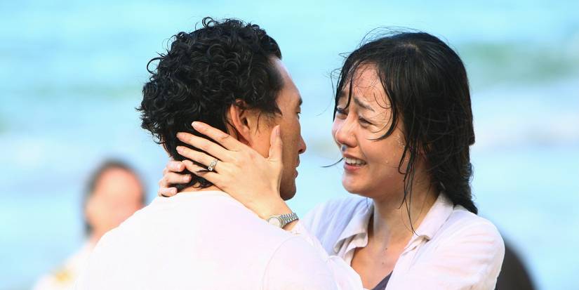 Daniel Dae Kim and Yunjin Kim as Jin-Soo and Sun-Hwa Kwon, having an emotional reunion in Season 6 of Lost