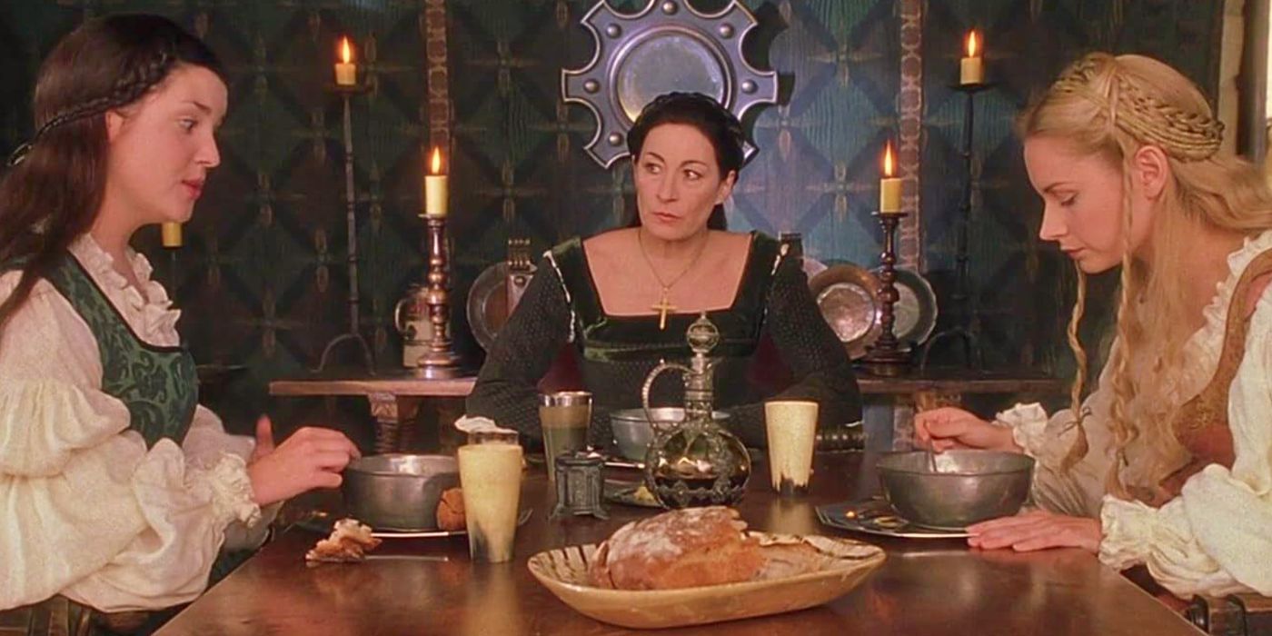 Melanie Lynsky and Anjelica Huston discuss over dinner in Ever After.