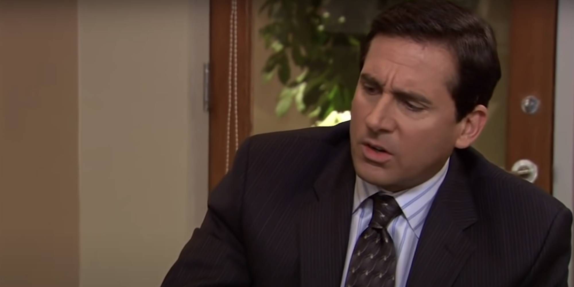 Steve Carell, quien interpreta a Michael Scott en The Office, habla con David Wallace.