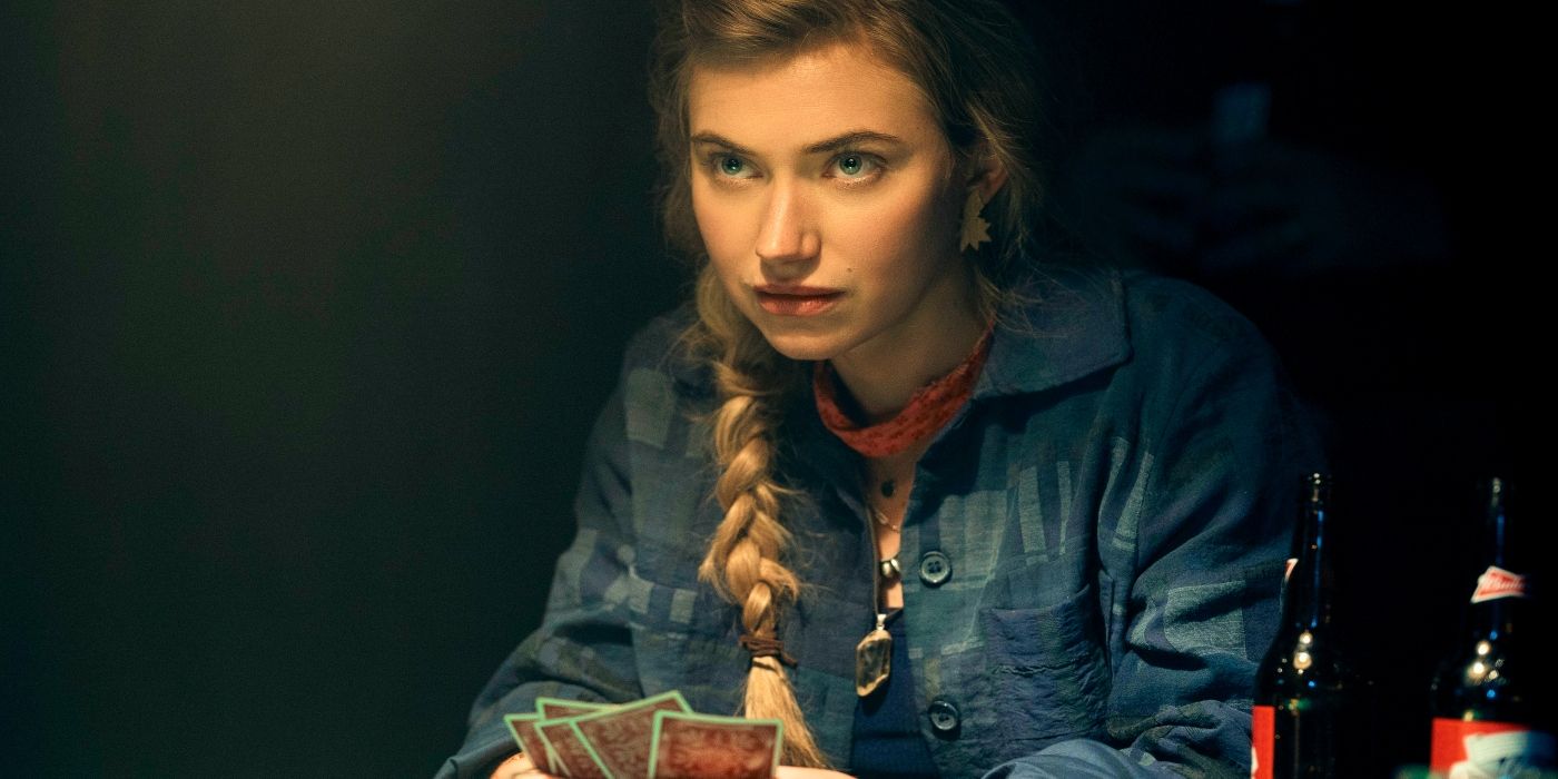 Imogen Poots mira fijamente a alguien fuera de campo en 'The Outer Ranges'