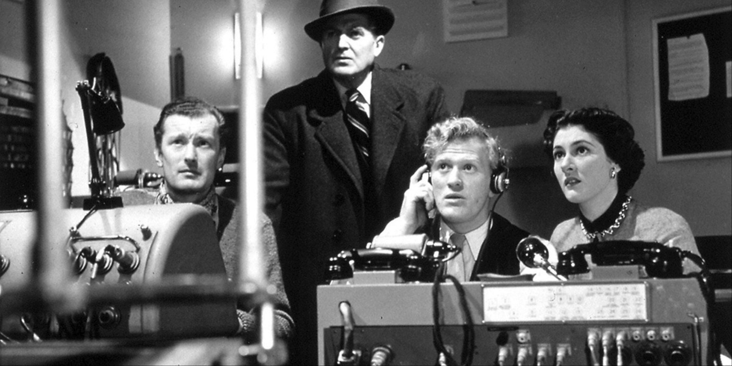 A group of people looking ahead in The quatermass-xperiment