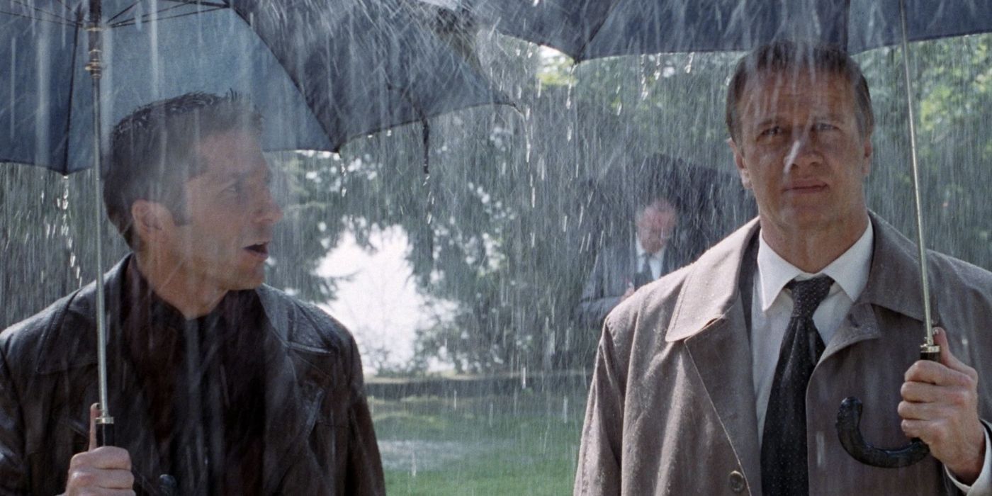 Leland Orser and Christopher Lambert as detectives who try to solve brutal crimes in Resurrection (1999).