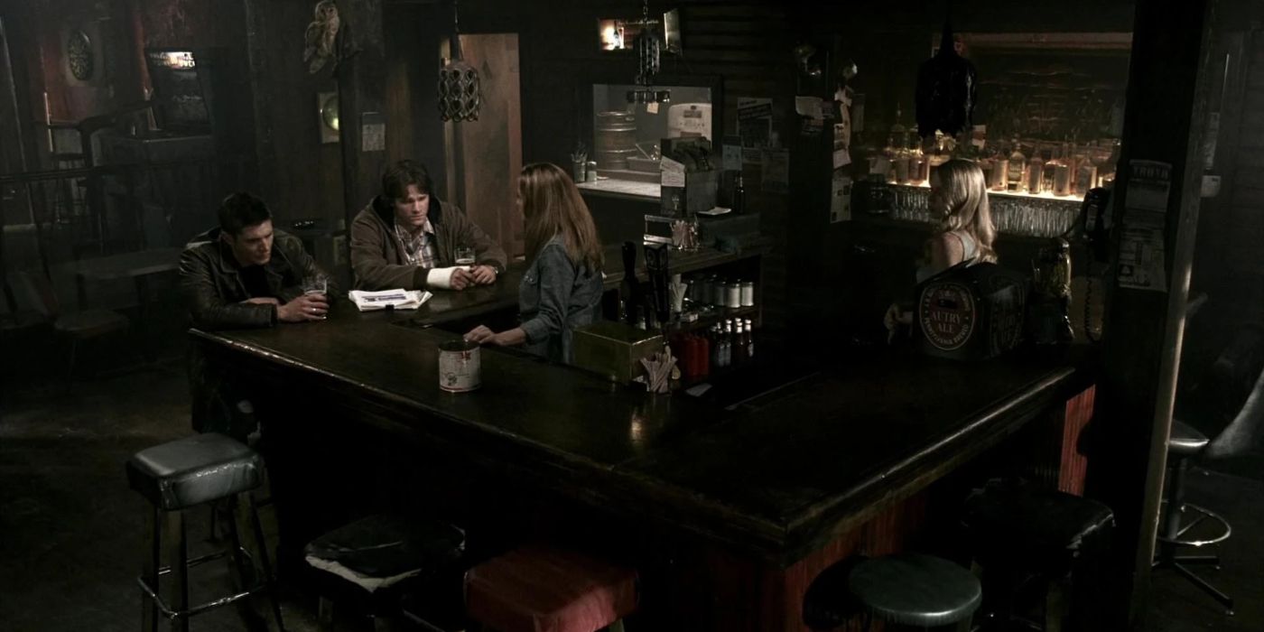 Sam and Dean at the Roadhouse in Supernatural