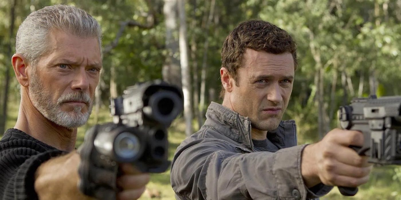 Jason O'Mara as Jim Shannon and Stephen Lang as Nathaniel Taylor aiming their guns at an offscreen threat in Terra Nova
