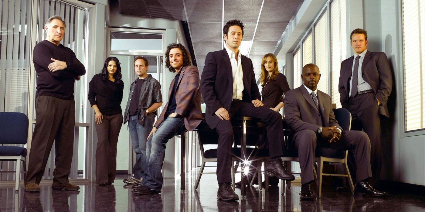 The cast of Numb3rs posing together in a hallway