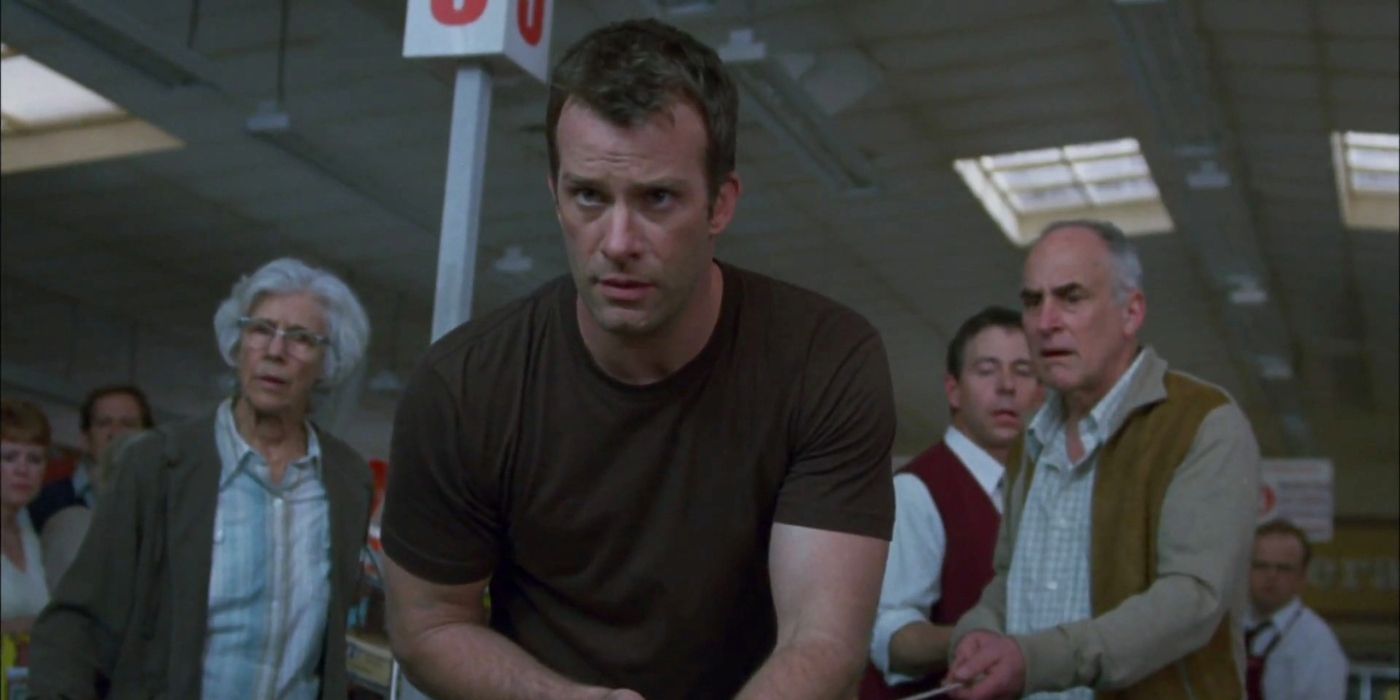 Thomas Jane in a supermarket in 'The Mist'