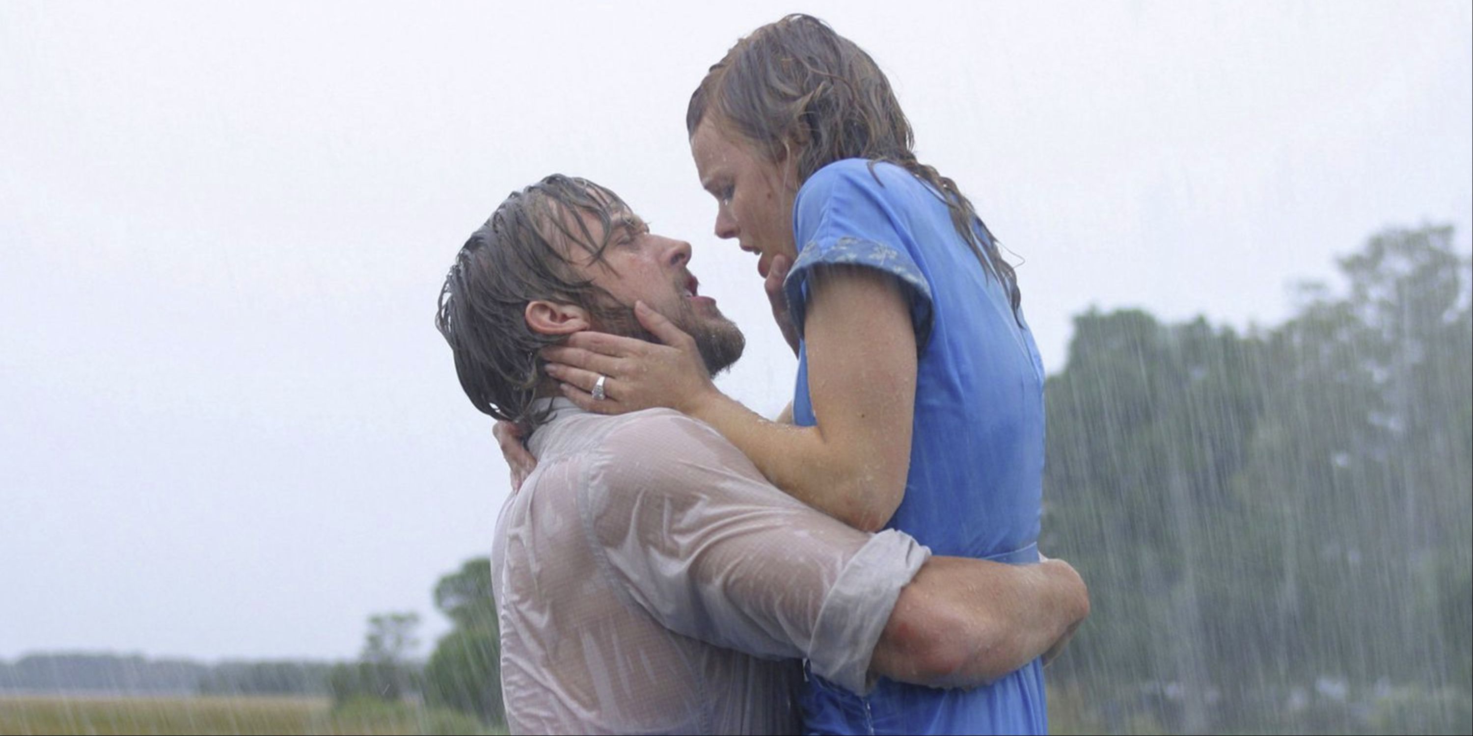 Allie (Rachel McAdams) and Noah (Ryan Gosling) kissing in The Notebook