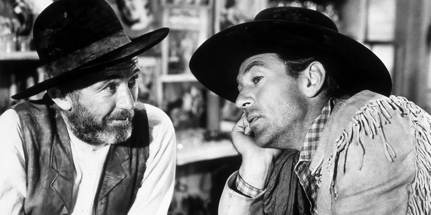 Walter Brennan talking to a man in The Westerner.