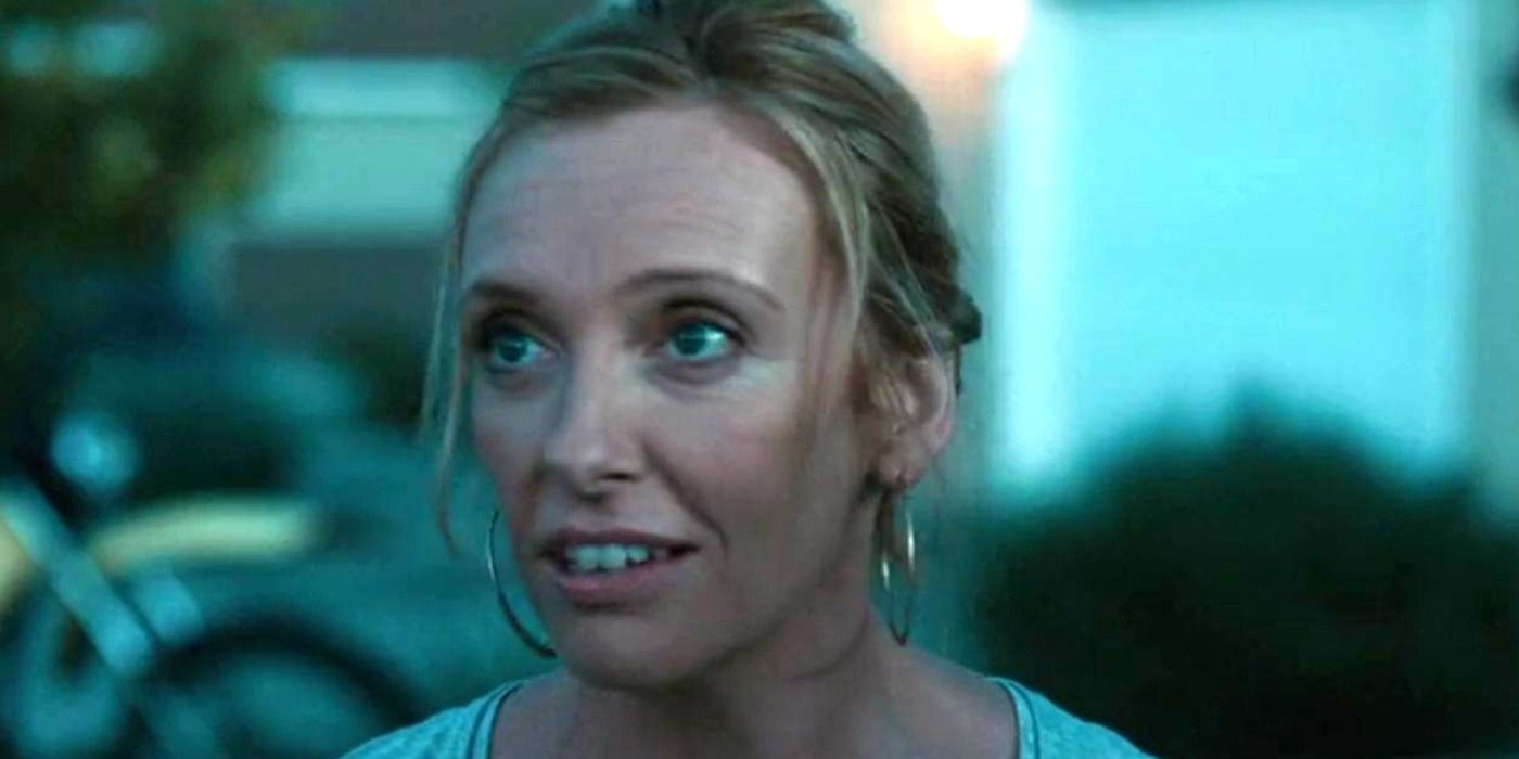 Toni Collette as Jane talking to a person offscreen in Fright Night