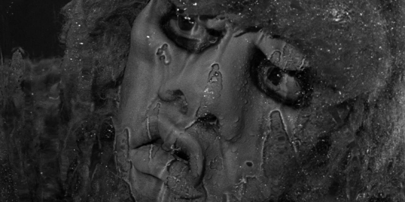 The Gremlin (Nick Cravat) appears in 'The Twilight Zone' episode "Nightmare at 20,000 Feet"