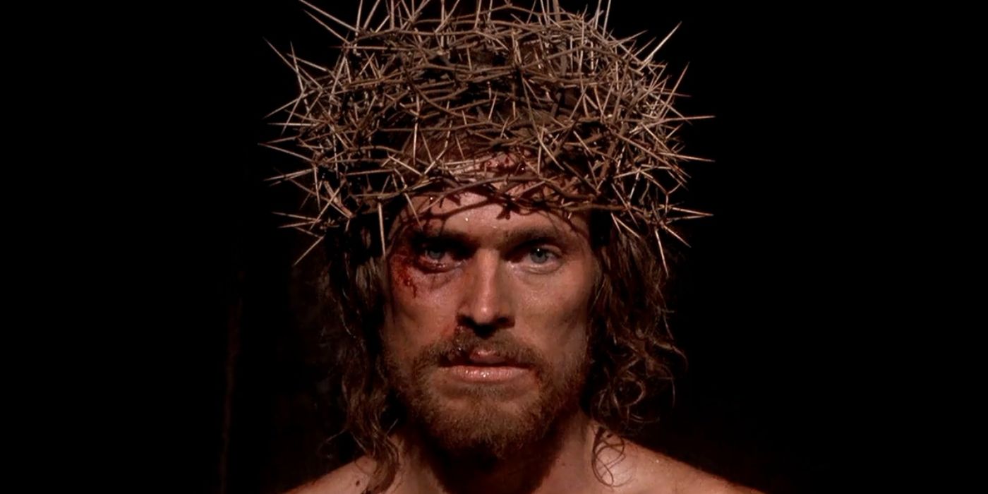 Willem Dafoe wearing a thorn crown and bleeding in The Last Temptation of Christ