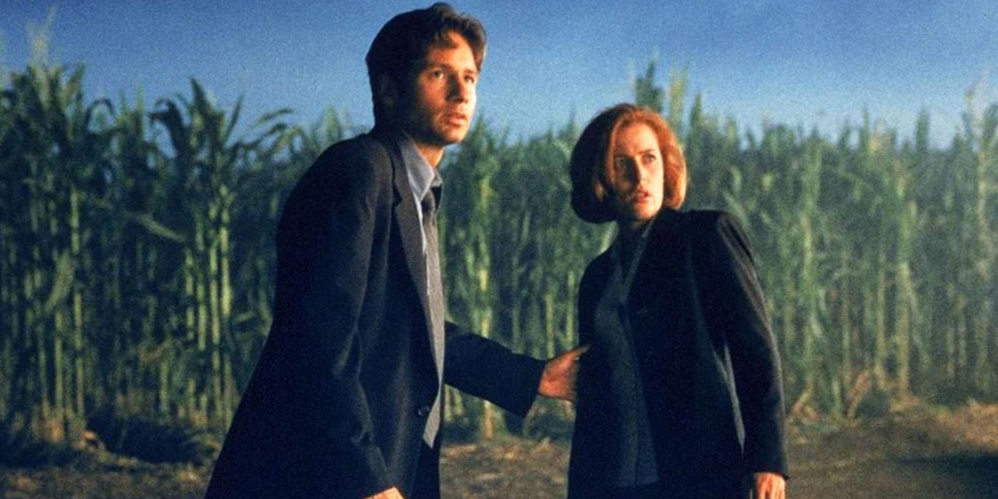 FBI Special Agents Fox Mulder (David Duchovny) and Dana Scully (Gillian Anderson) in &lsquo;The X-Files: Fight the Future&rsquo;
