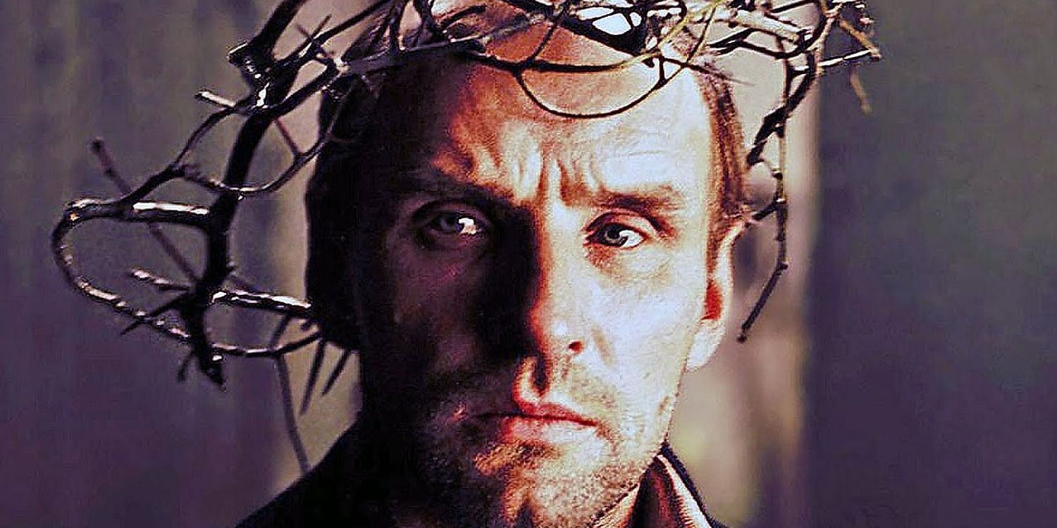The Writer with a crown of thorns in 'Stalker', looking right