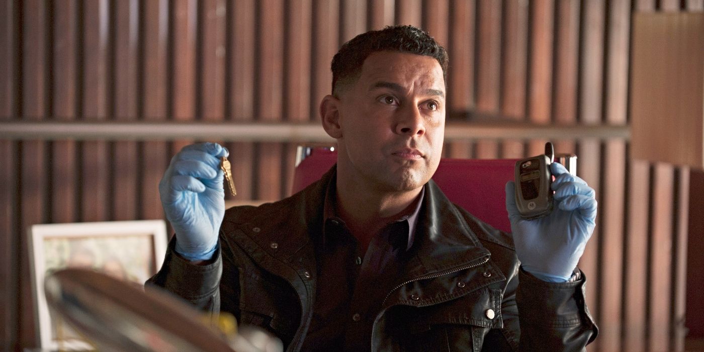 Jon Huertas as Detective Javier Esposito, wearing gloves and holding a cellphone and keys on Castle