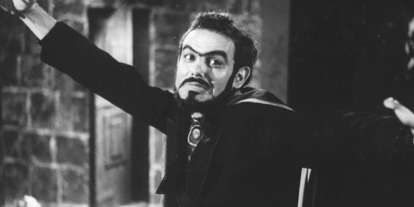 Coffin Joe (José Mojica Marins) con los brazos extendidos en 