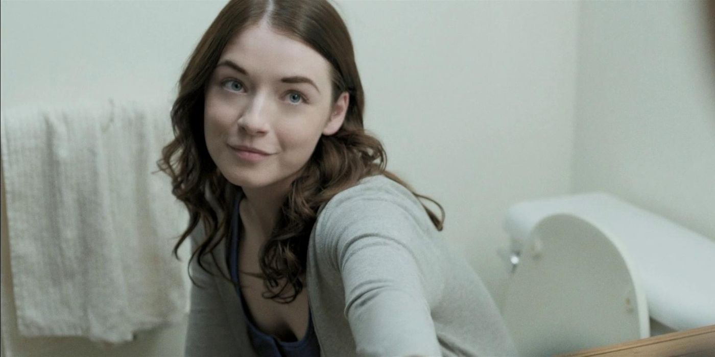 Sarah Bolger smirking while sat on the toilet in Emelie.