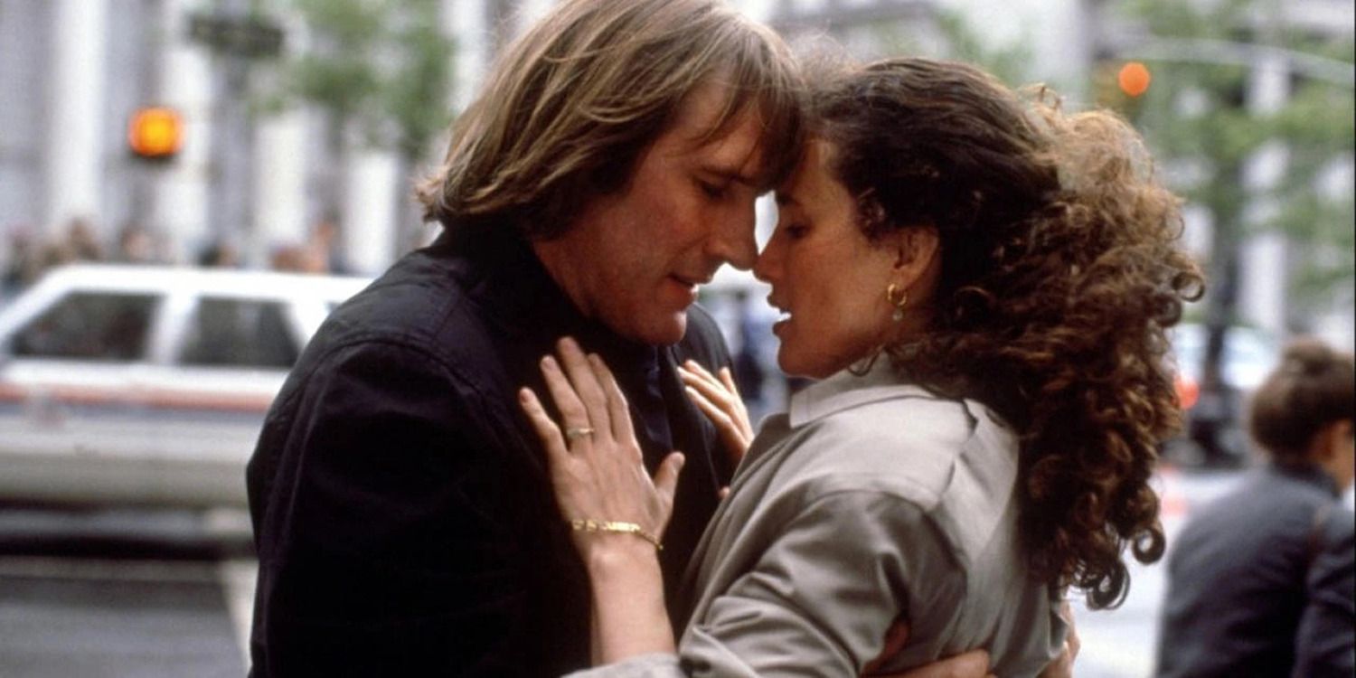 Gérard Depardieu and Andie MacDowell about to kiss in 'Green Card' (1990)
