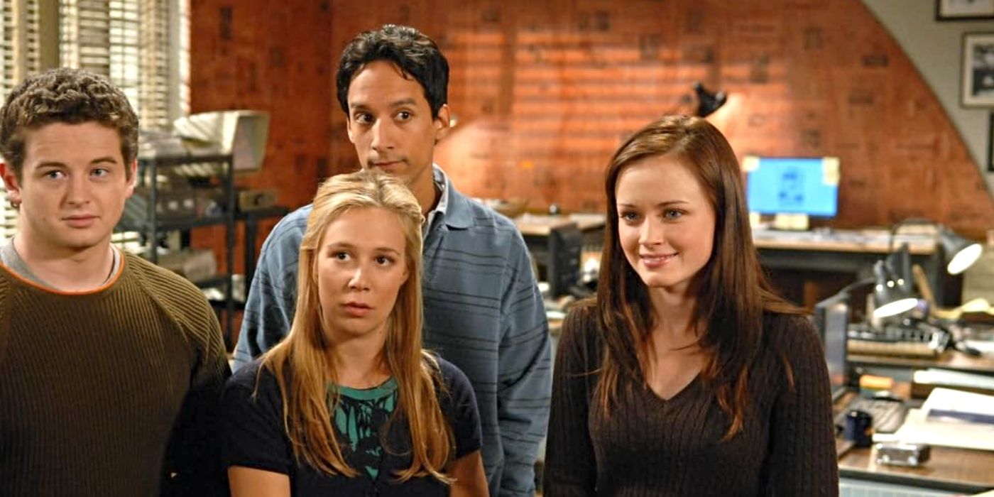 Alexis Bledel, Adam Hendershott, Liza Weil, and Danny Pudi as Rory, A.K., Paris, and Raj at the Yale Daily News on Gilmore Girls