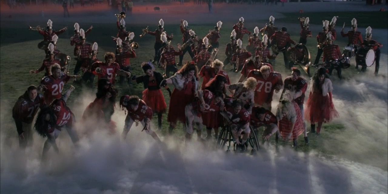 The Glee cast sings the thriller, the head rolls