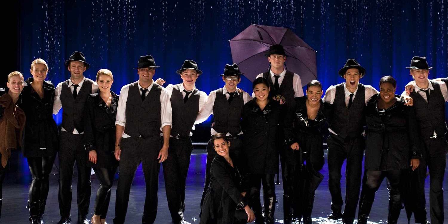 The Glee cast perform Singin' in the Rain and Umbrella