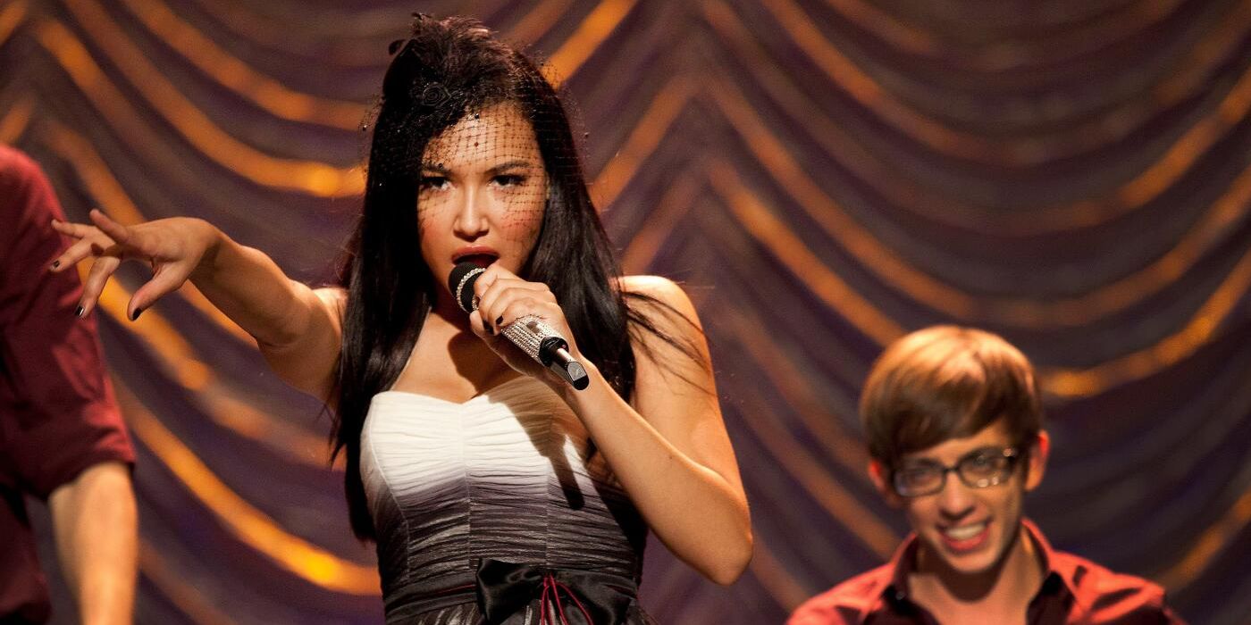 Naya Rivera as Santana and Kevin McHale as Artie singing Valerie in Glee
