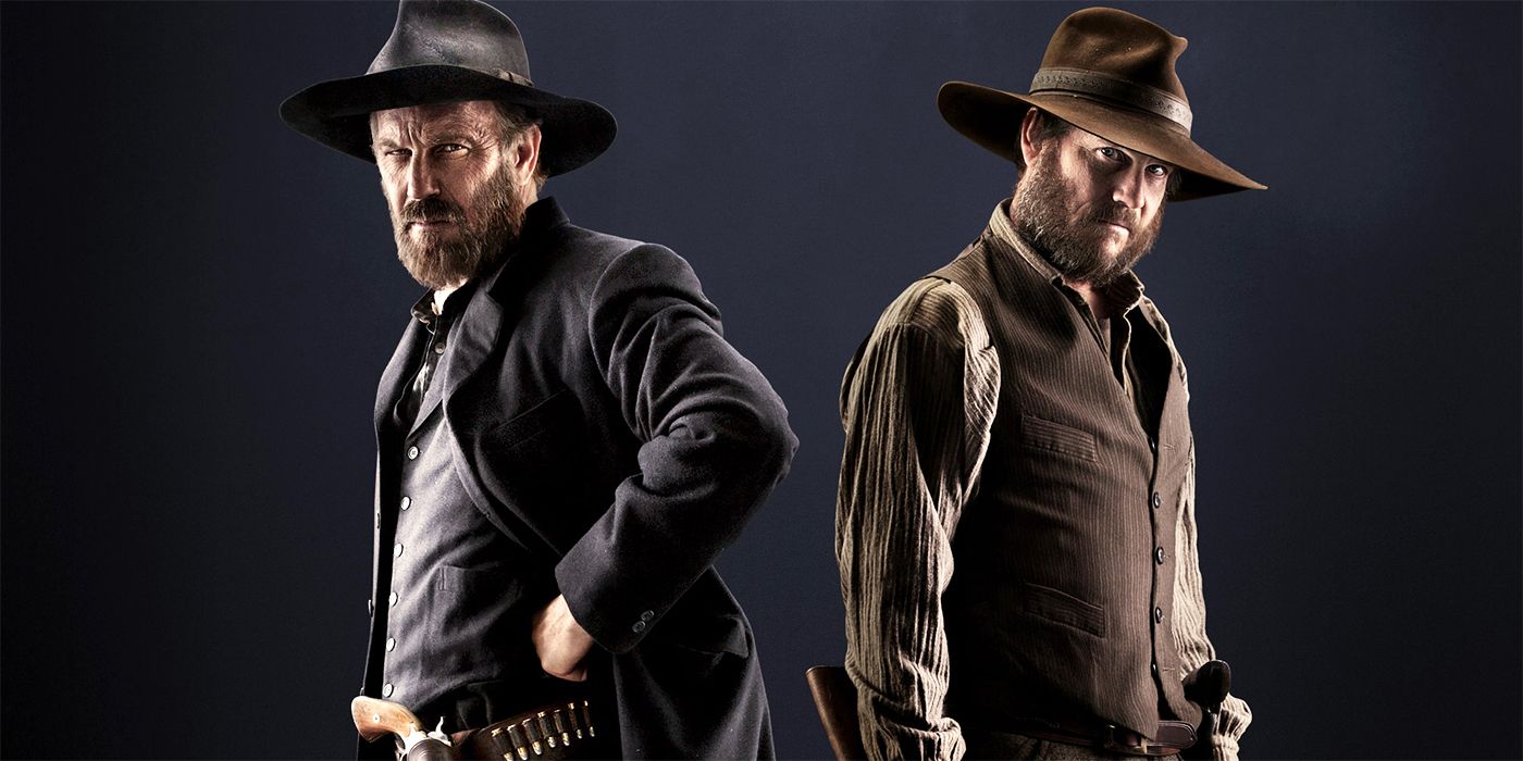Bill Paxton and Kevin Costner standing back to back in Hatfields & McCoys