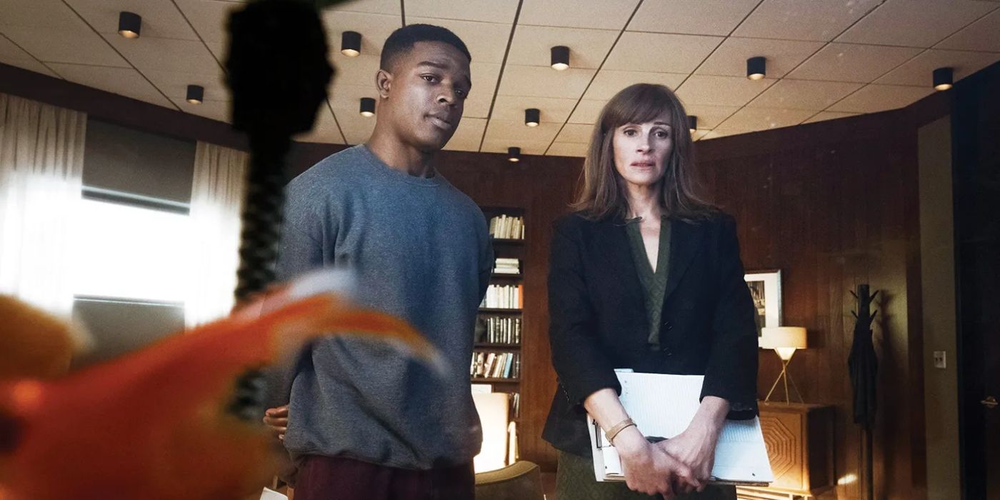Stephan James as Walter and Julia Roberts as Heidi in Homecoming 