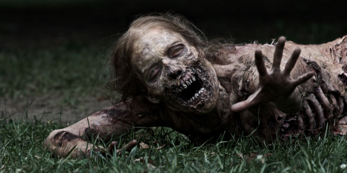 Andrew Lincoln como Rick Grimes viendo a Walker desgarrado en el piloto de The Walking Dead.