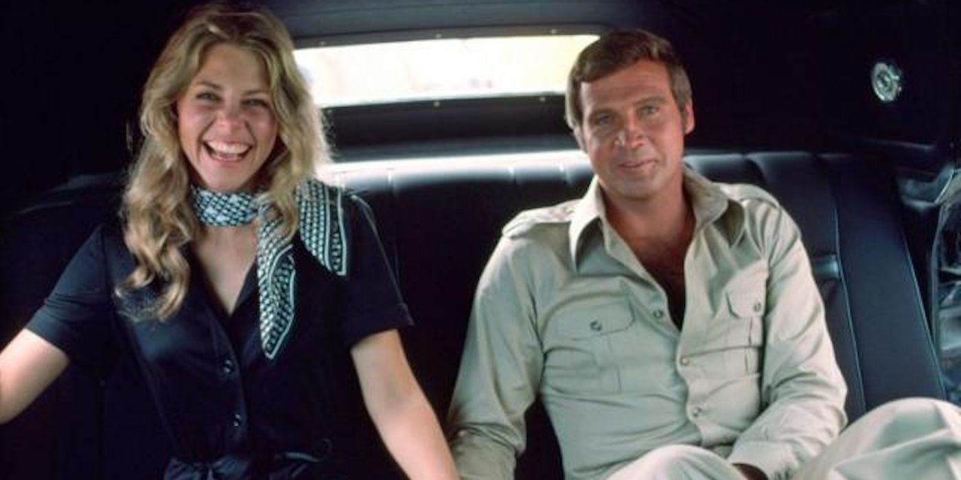 Jaime Sommers (Lindsay Wagner) and Steve Austin (Lee Majors) sitting in the back of a car in 'Bionic Showdown: The Six Million Dollar Man and The Bionic Woman'