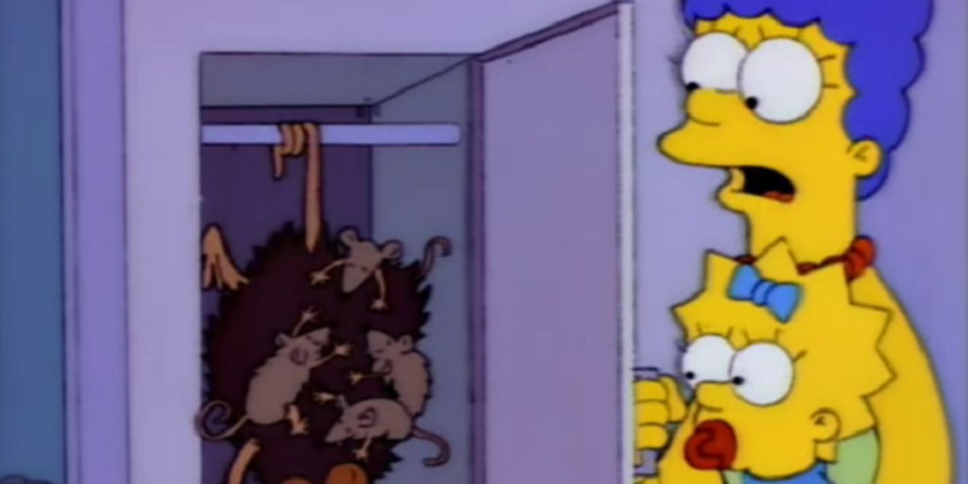 Marge and Maggie looking at a group of possums in The Simpsons