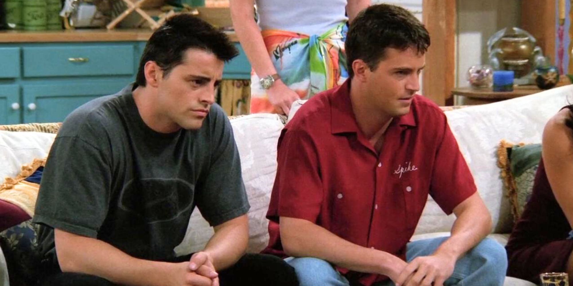 Joey Tribianni sitting next to Chandler Bing on a couch in Friends